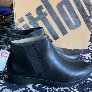 NWT - Fitflop Super Chelsea Black Boot / Size 9